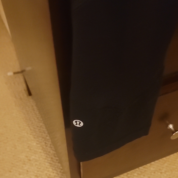 lululemon Black Cropped 23 Inch athletica Leggings Size 8 - Picture 5 of 8